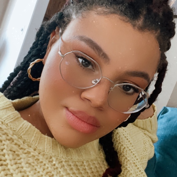 Meet your Posher, Whitney - Picture 1 of 1